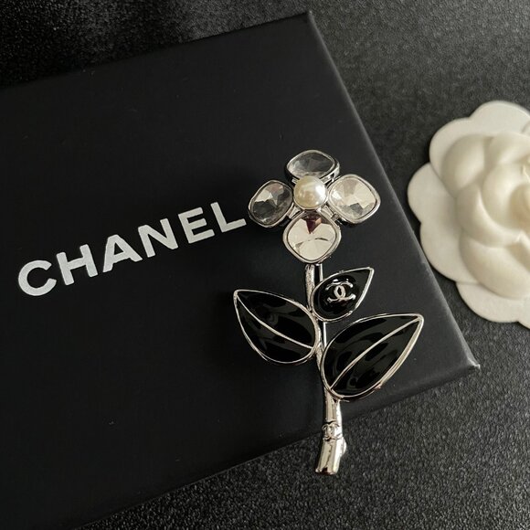 Chanel leaf brooch - Picture 9 of 9